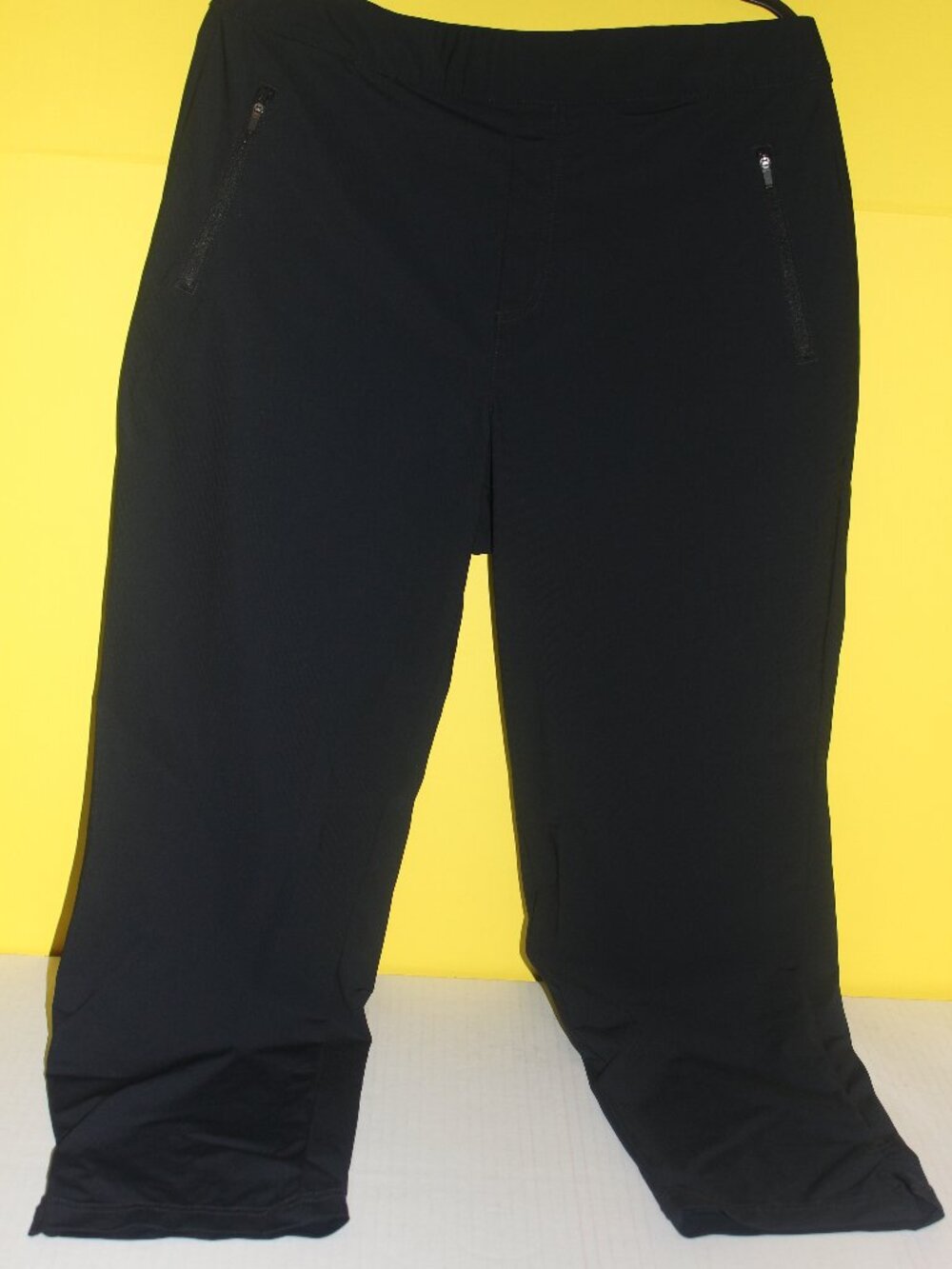 TOMMY BAHAMA-EVERYDAY ACTIVE JOGGER PANT   SIZE (XL)        READ THE DESCRIPTION